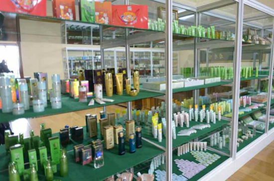 金正恩视察平壤化妆品厂 鼓励国产品牌走向世界(组图)